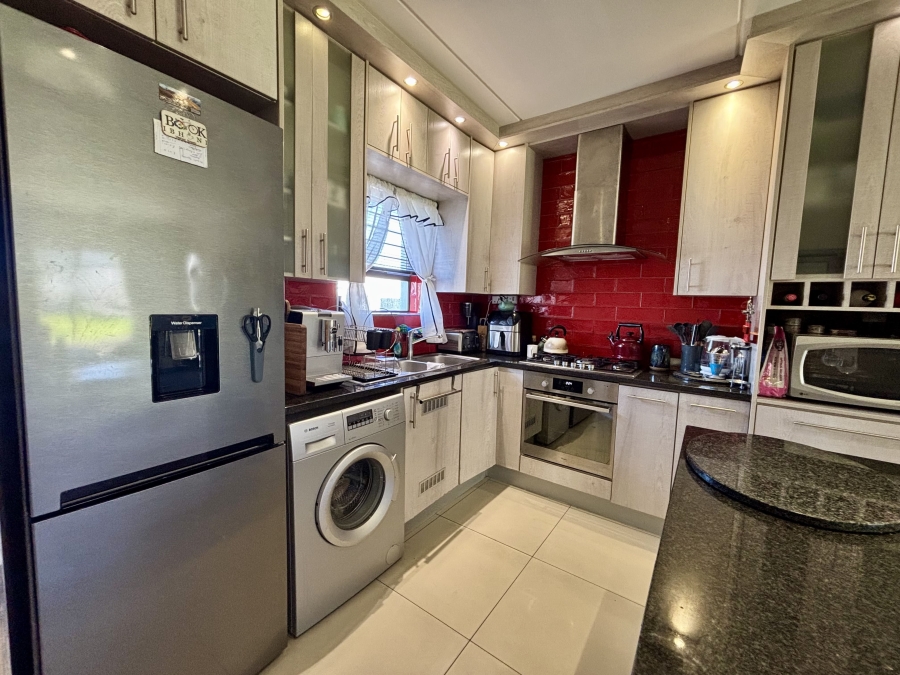 3 Bedroom Property for Sale in Vredekloof Heights Western Cape